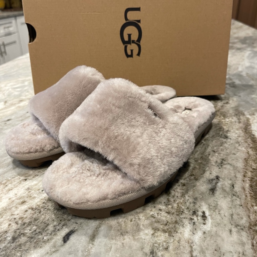 100 % authentic UGG Australia Slides.